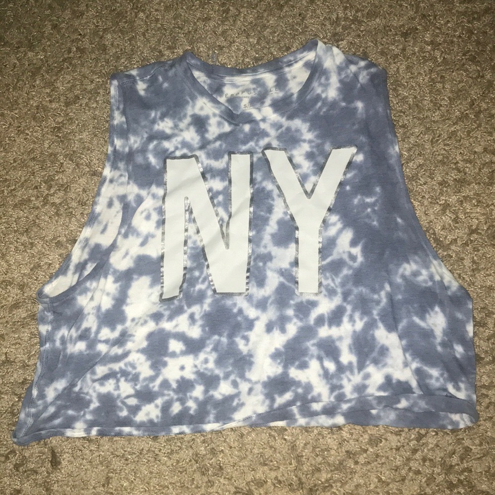 blue & white cropped tee